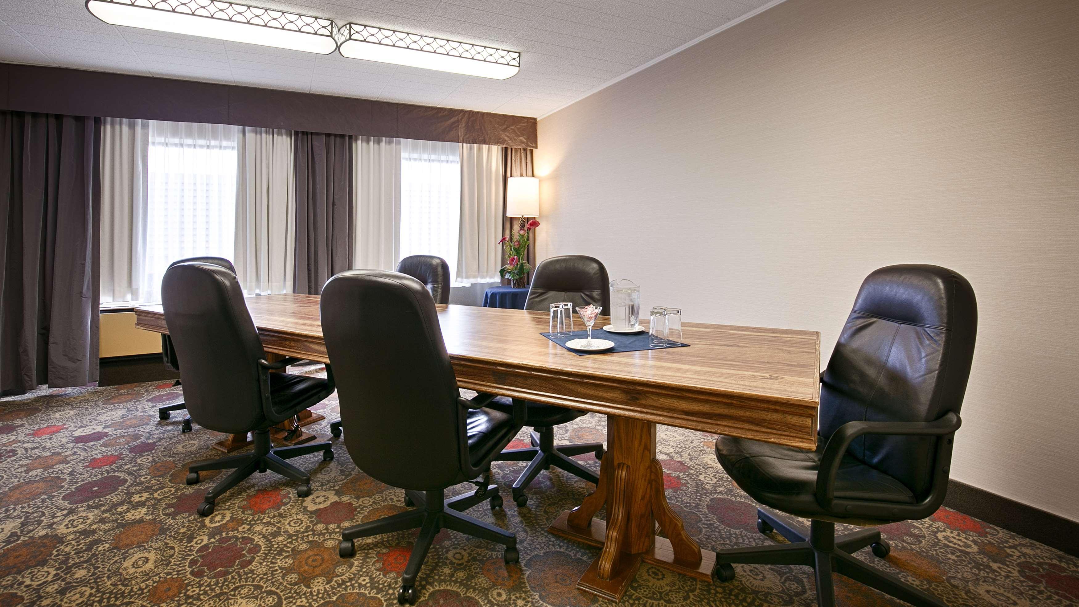 Best Western North Bay Hotel & Conference Centre Екстер'єр фото